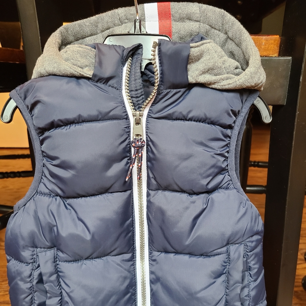 H&M hooded puffer vest navy blue 2-4Y